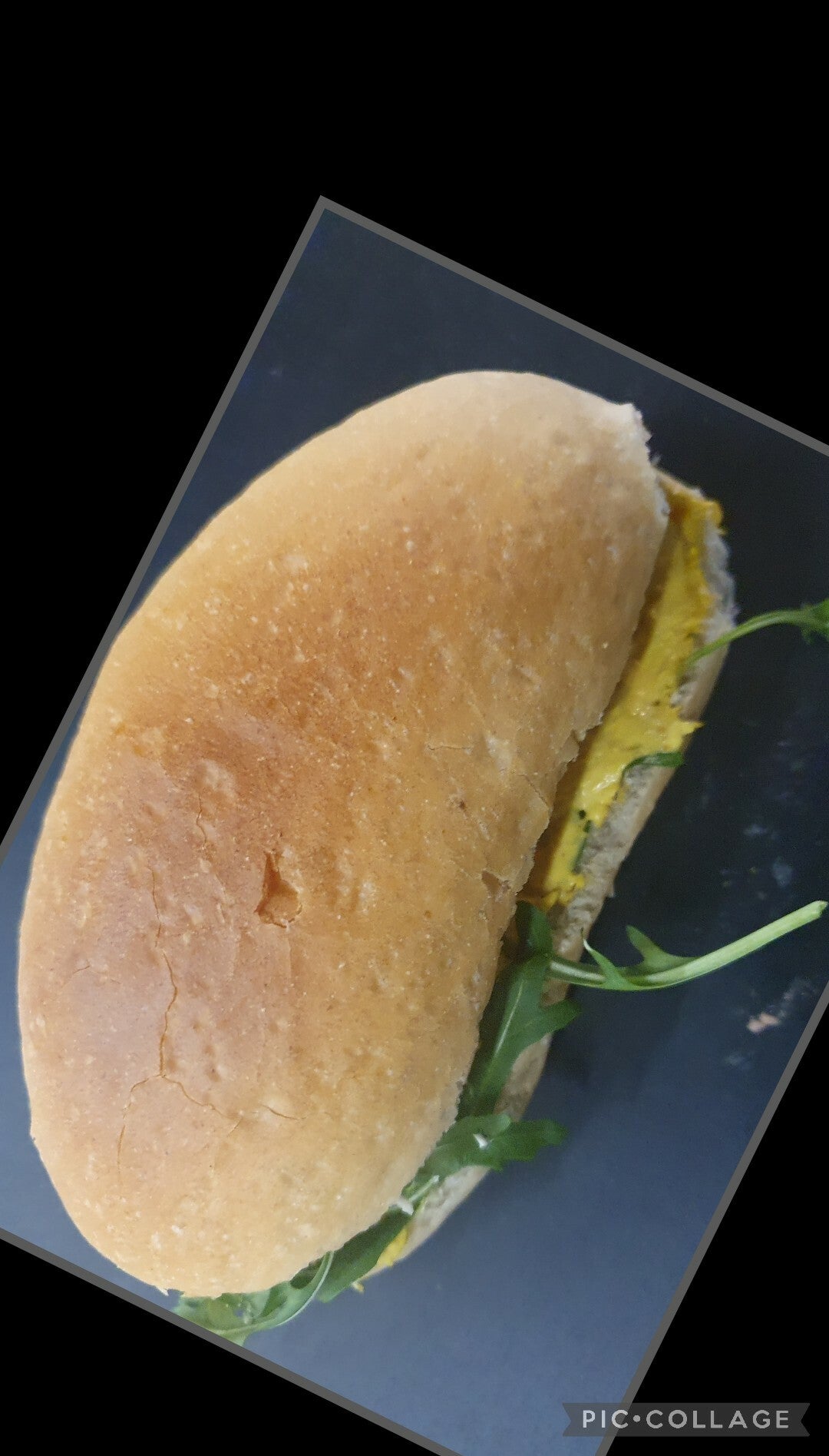 Broodje kip-kerrie salade