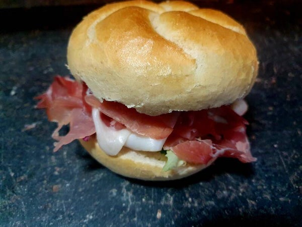 Kaiserbroodje rauwe ham
