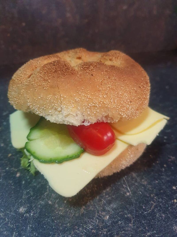 Vegan belegd broodje kaas "bruin"