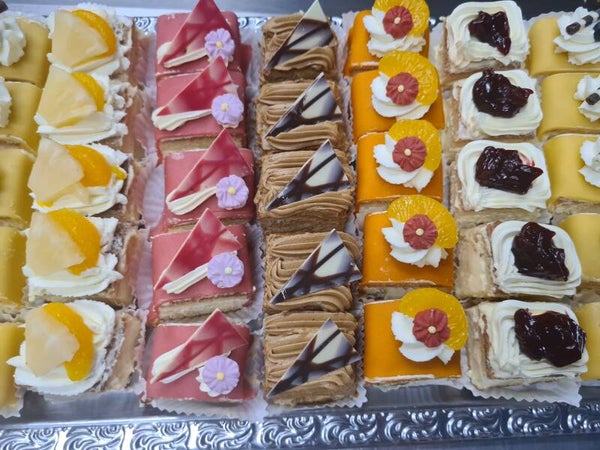 Petit four