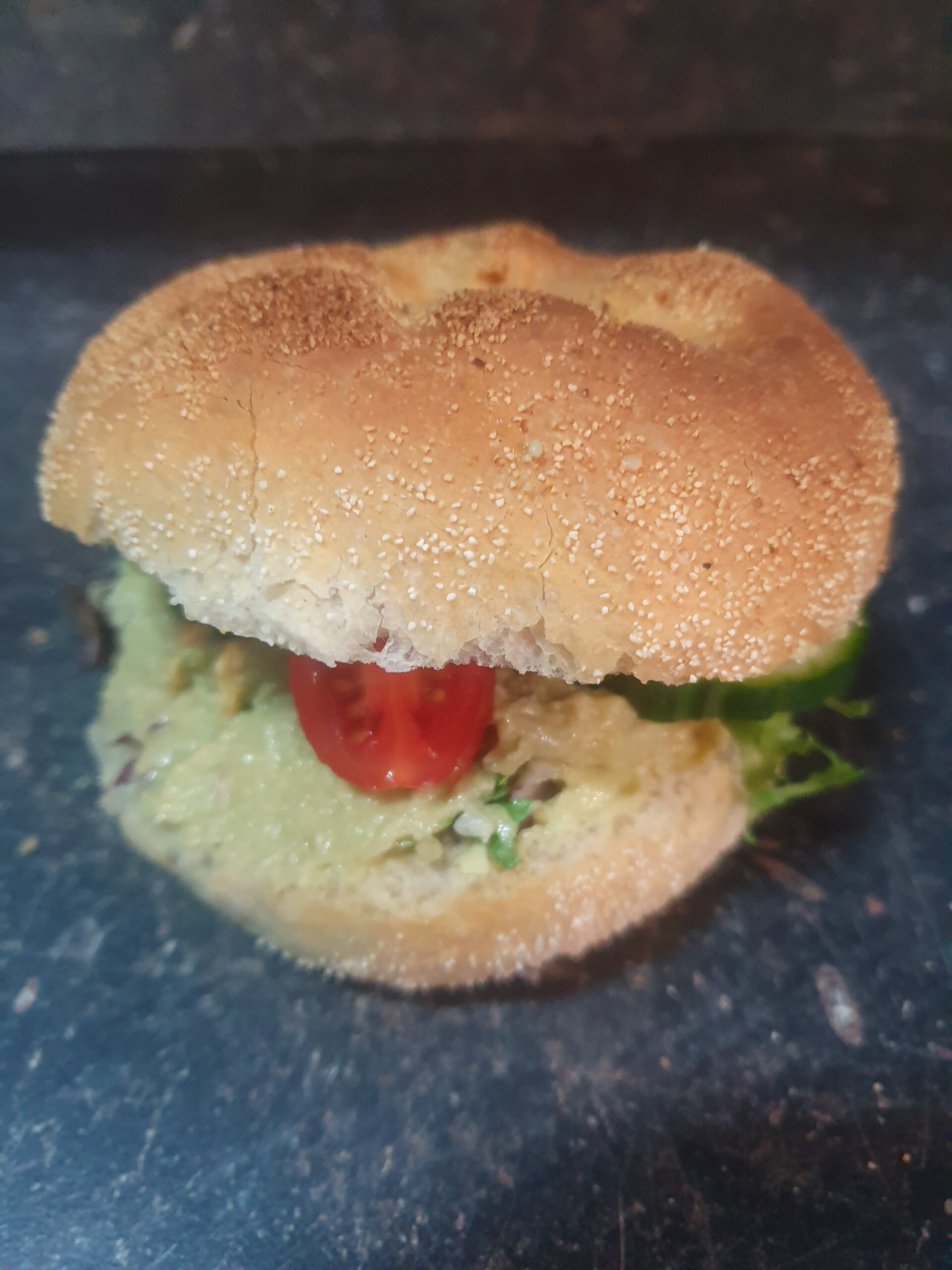 Vegan broodje hummus "wit"