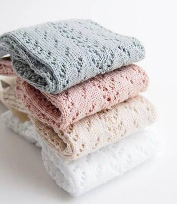 Opengeweven kniekousjes met strik