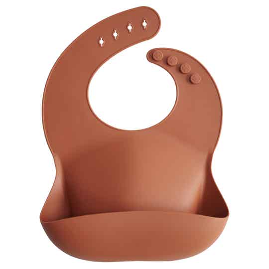 Mushie silicone bib Clay
