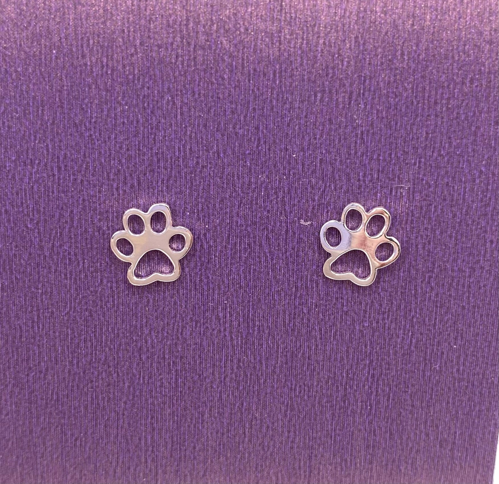 Paw print stud