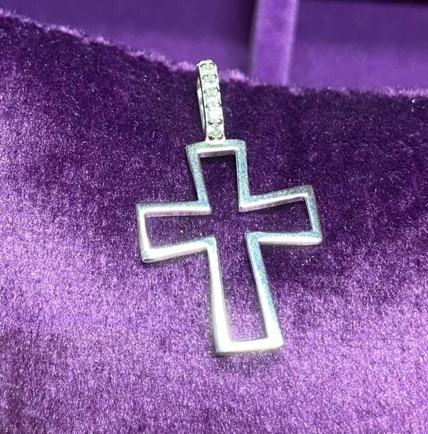Cross pendant