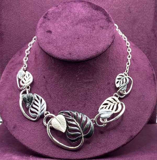 Enamelled necklace