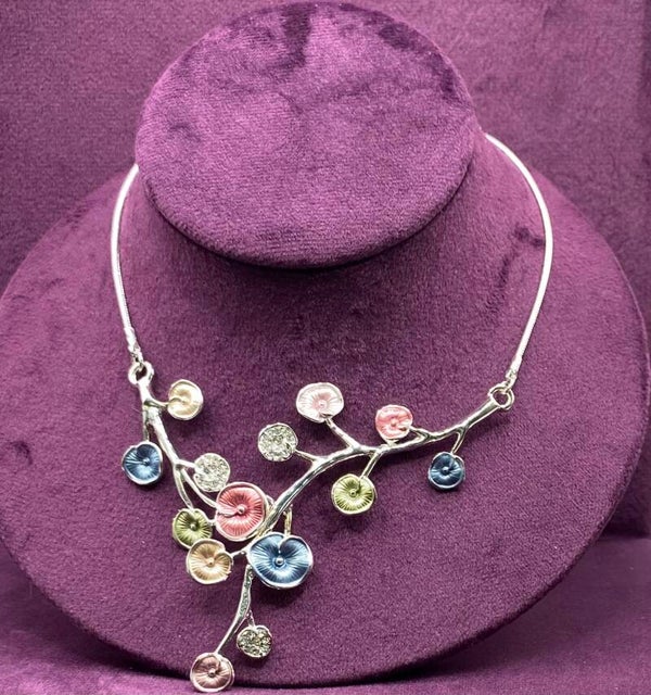 Enamelled necklace
