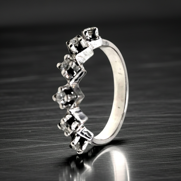 Anillo de Oro Blanco con Diamantes 18K – 4 g