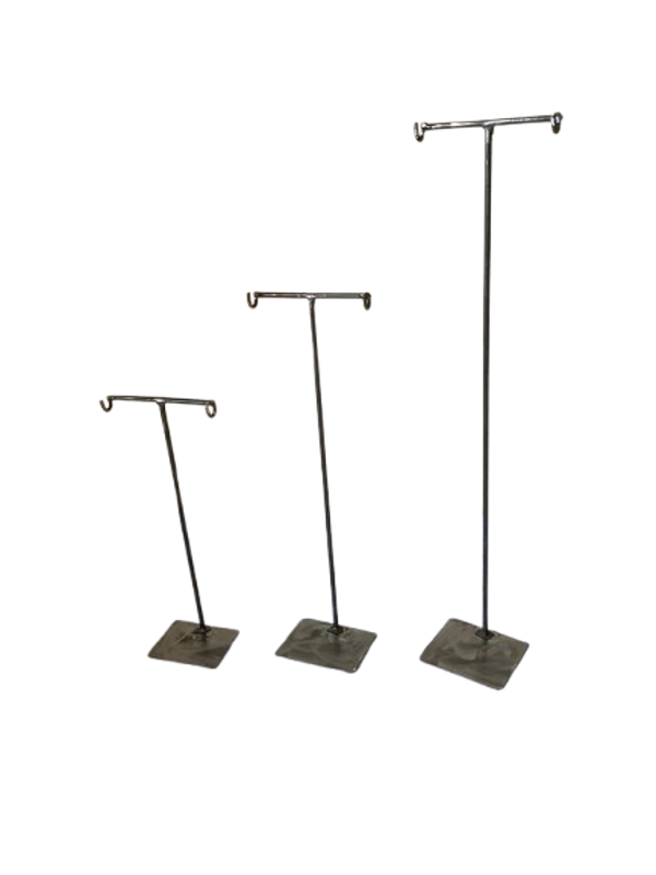 1501a. Kettingstander 55cm hoog, voet 9x10cm