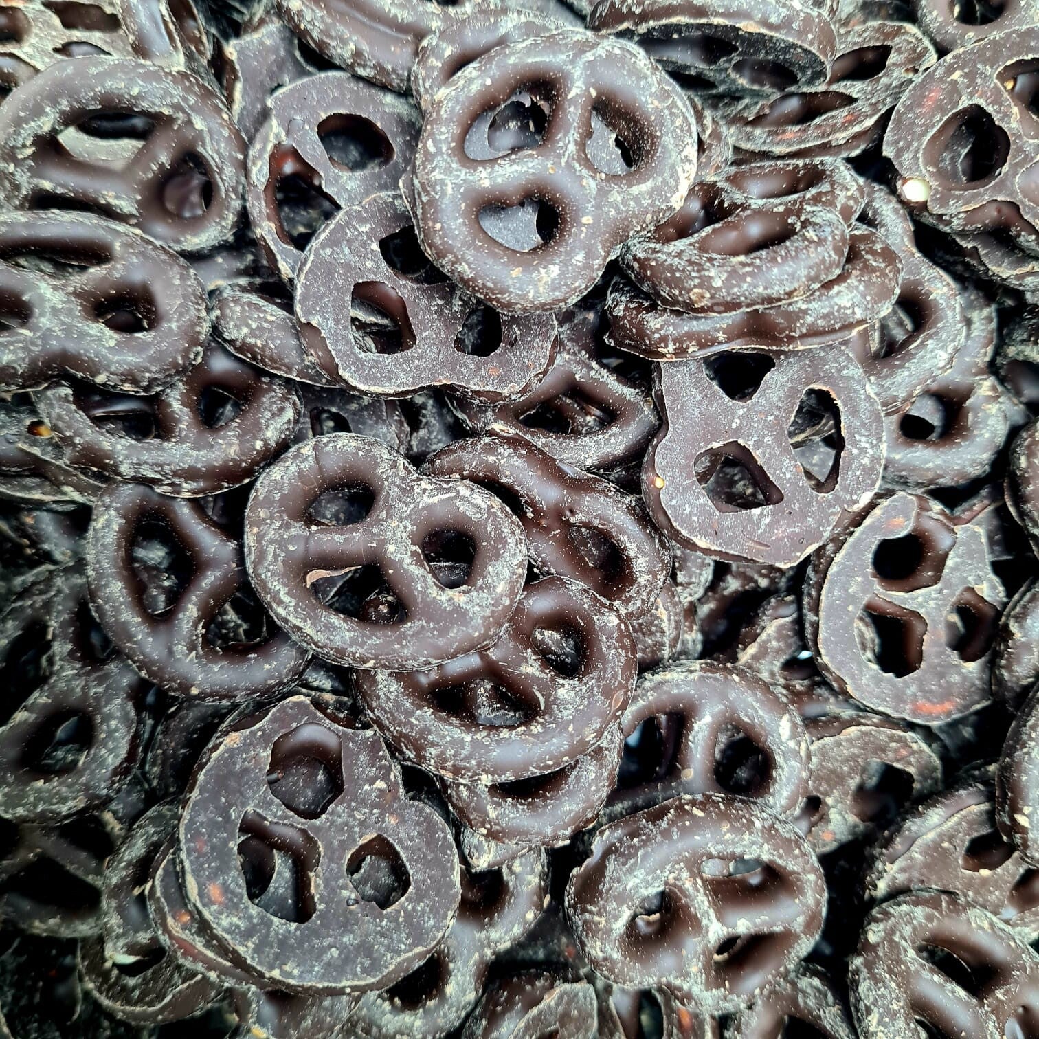 Mini Laugen-Brezeln in dunkler Schokolade 100g