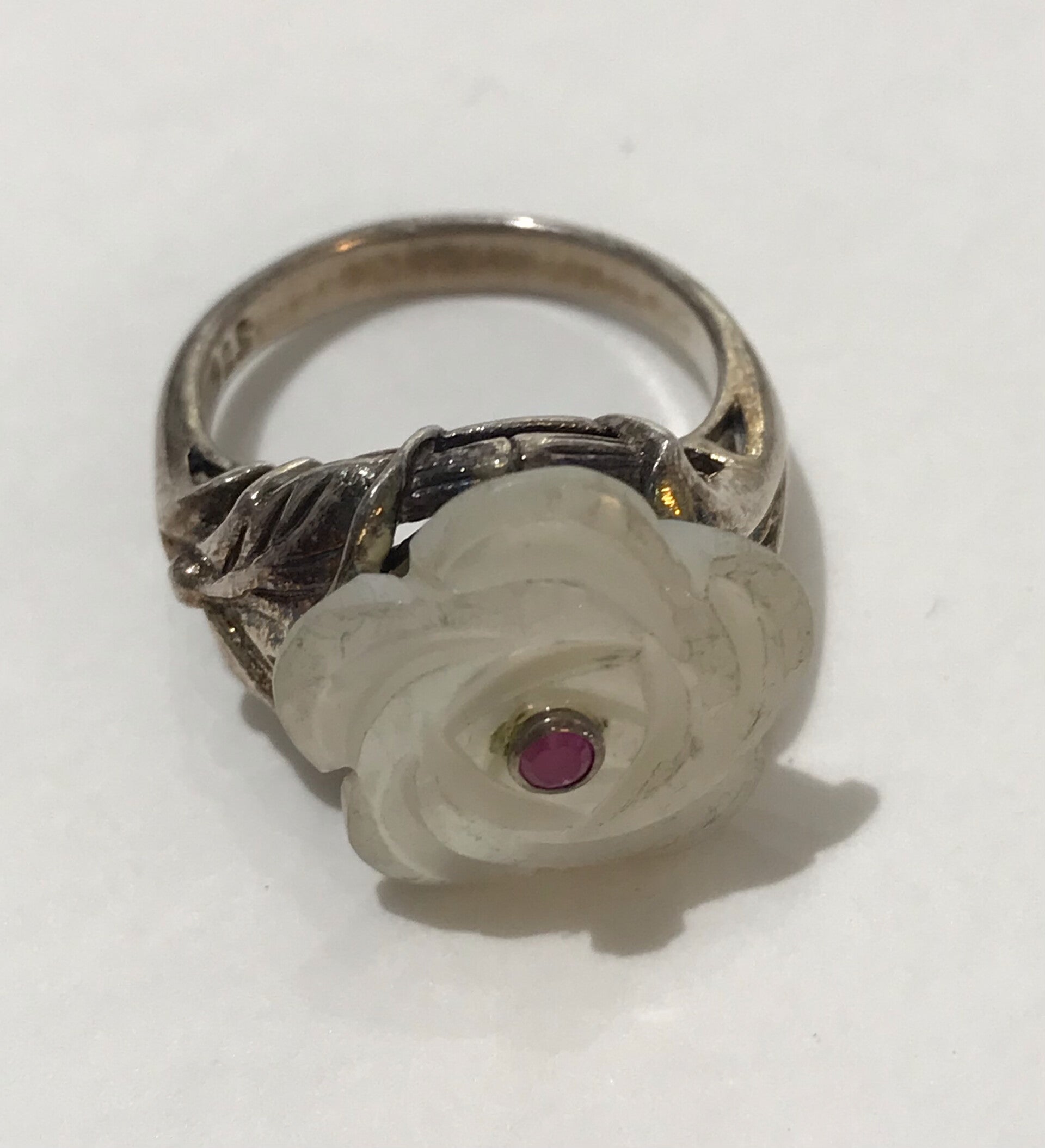 romantische ring met een roosje in parelmoer