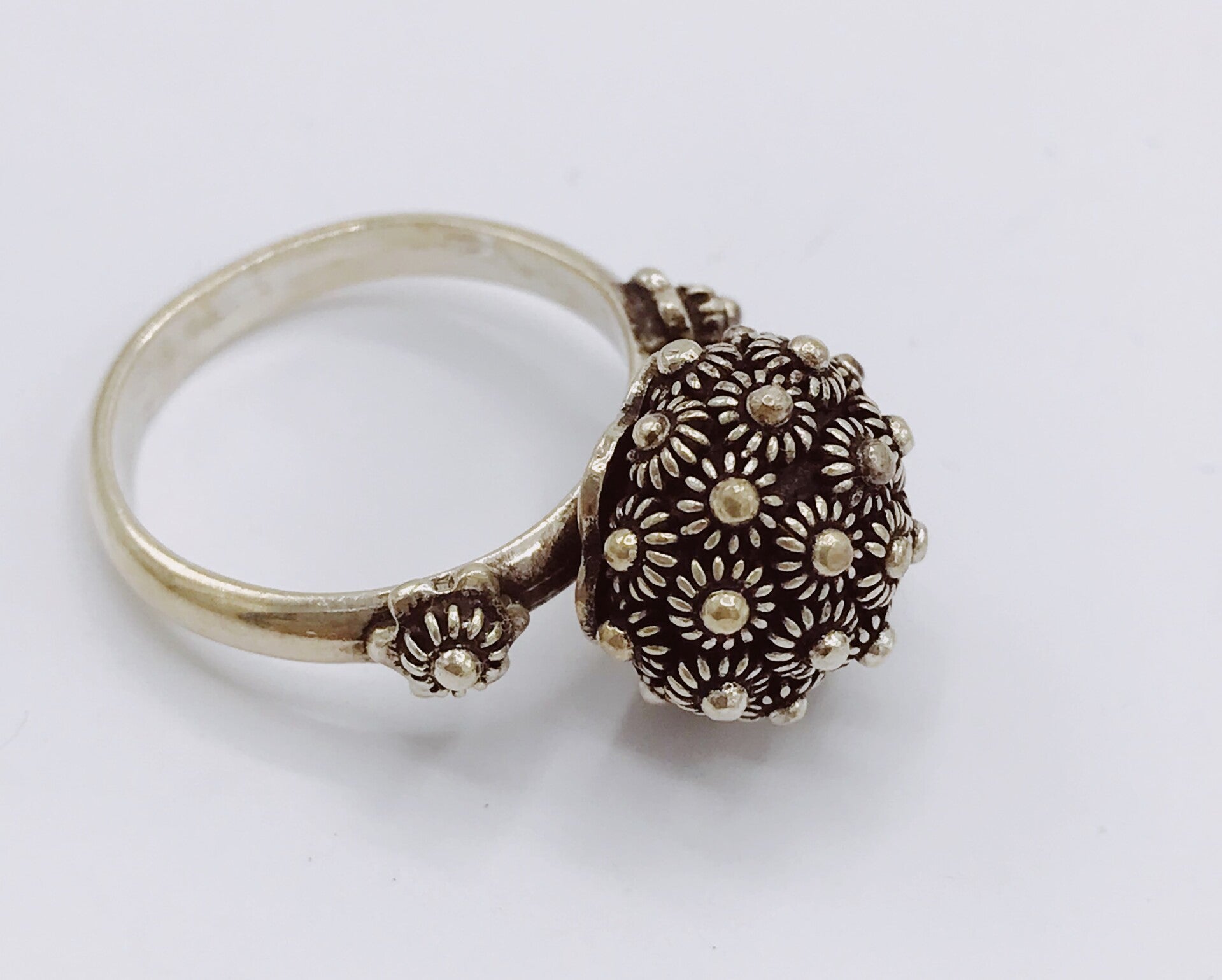 ring met Zeeuwse knoopjes
