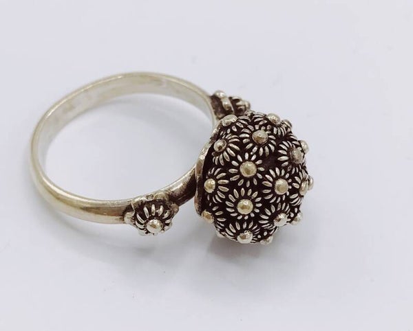 ring met Zeeuwse knoopjes
