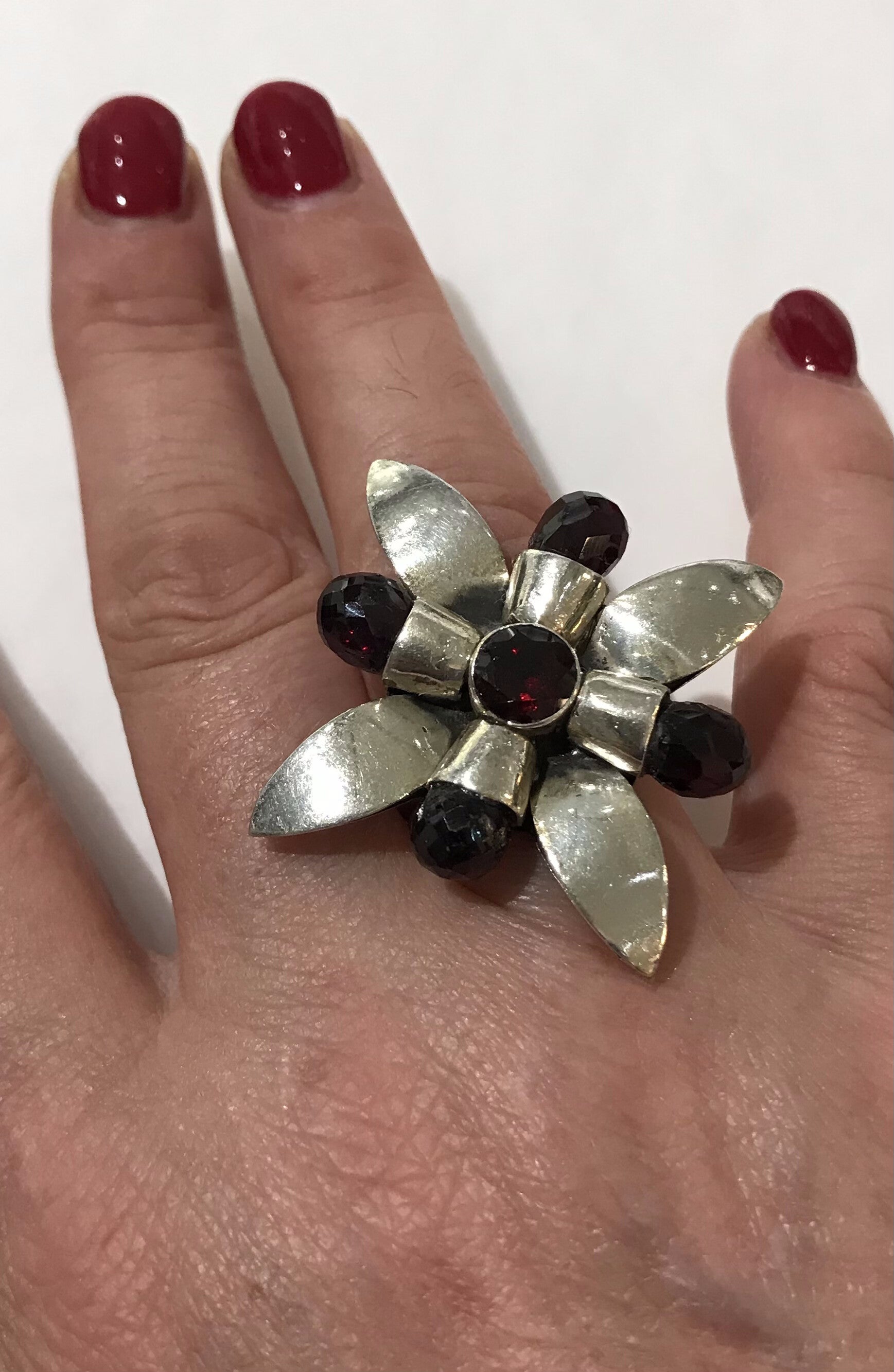 prachtige ring met granaatstenen