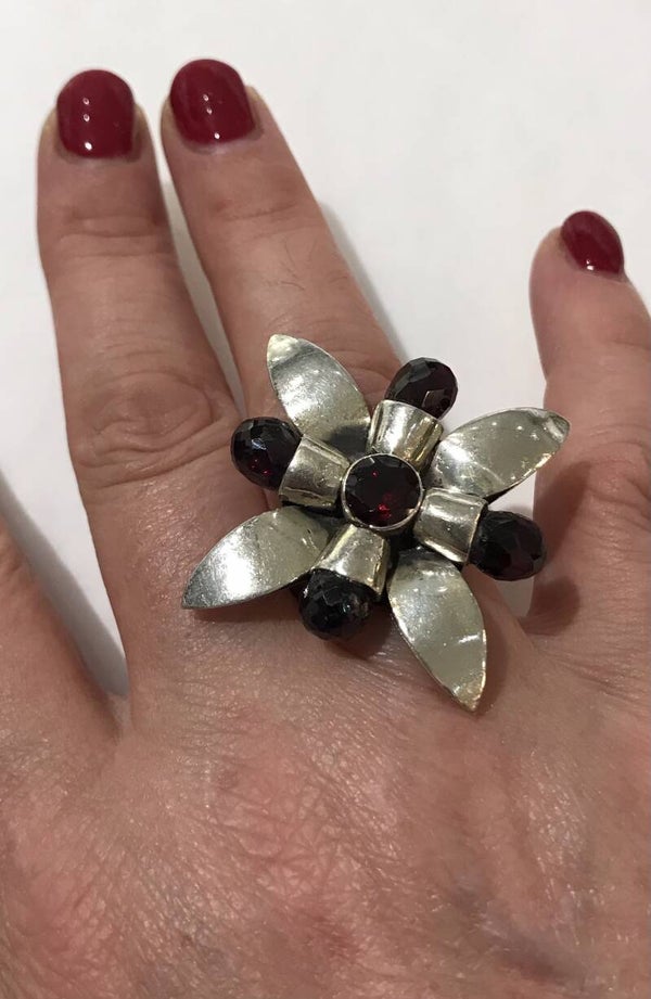 prachtige ring met granaatstenen