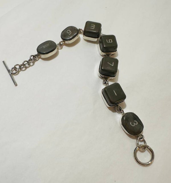 upcycled  vintage zilveren armband met toetsen