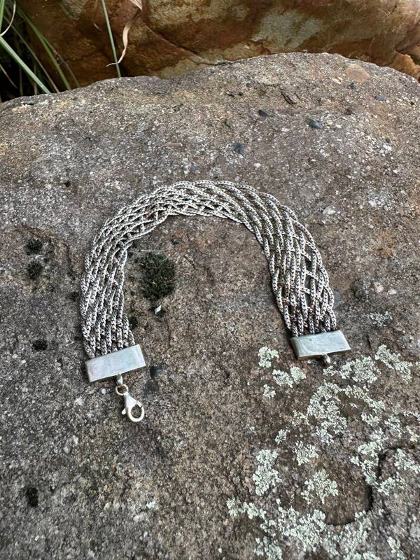 Mooie gevlochten zilveren armband