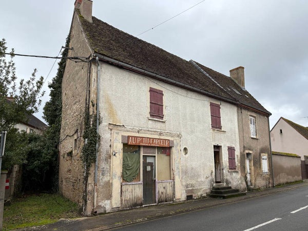 Maison de bourg à rénover – Le Veurdre (Allier)