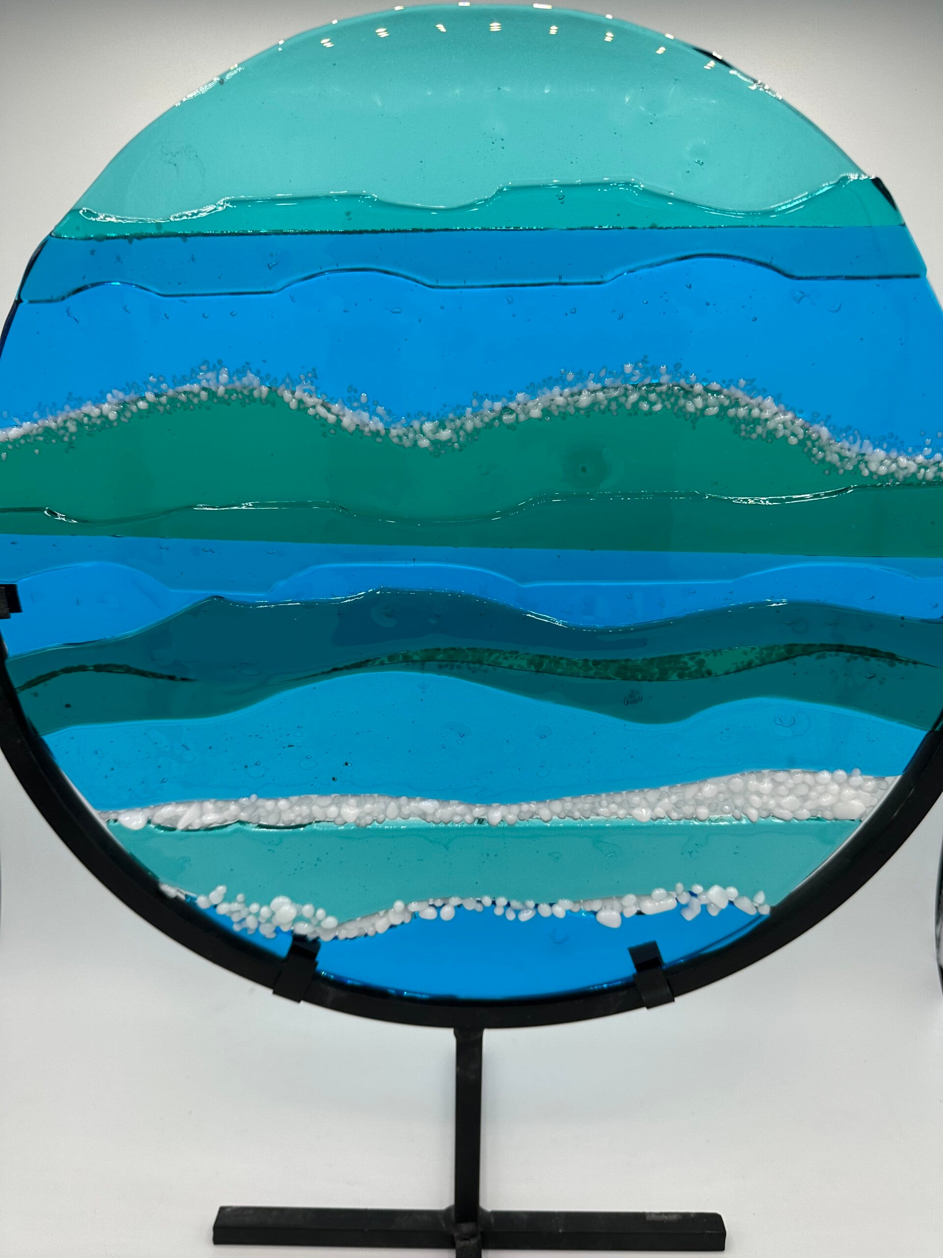 Blue ocean design with stand