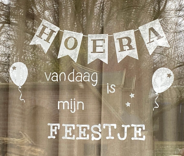 Raamsticker - 'vandaag is mijn feestje'
