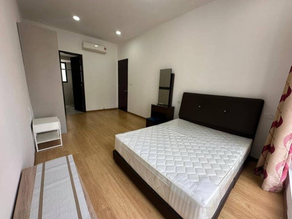 Big Master Bedroom (Baypoint, Country Garden Danga Bay)