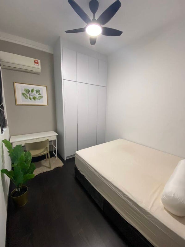 Spacious Common Bedroom with big wardrobe (R&F Princess Cove, B3A-1)