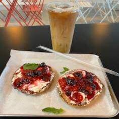 cinamon french toast bagel w/ fresh rasberry/blueberry compote