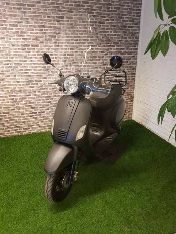 AGM vx50 brommer vespa look 2015