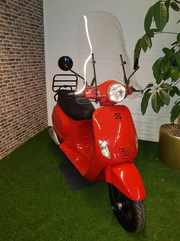 AGM vx50 snorscooter vespalook 2013