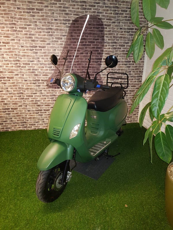 RIYA snorscooter vespalook 2016