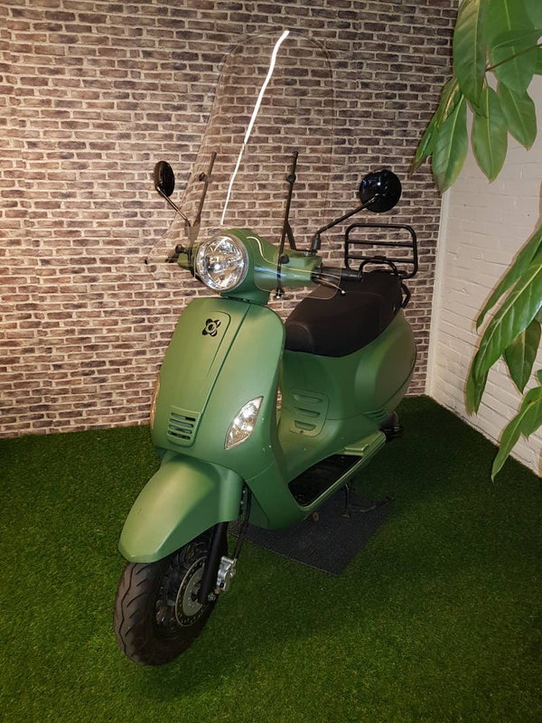 AGM VX50 snorscooter vespalook 2016