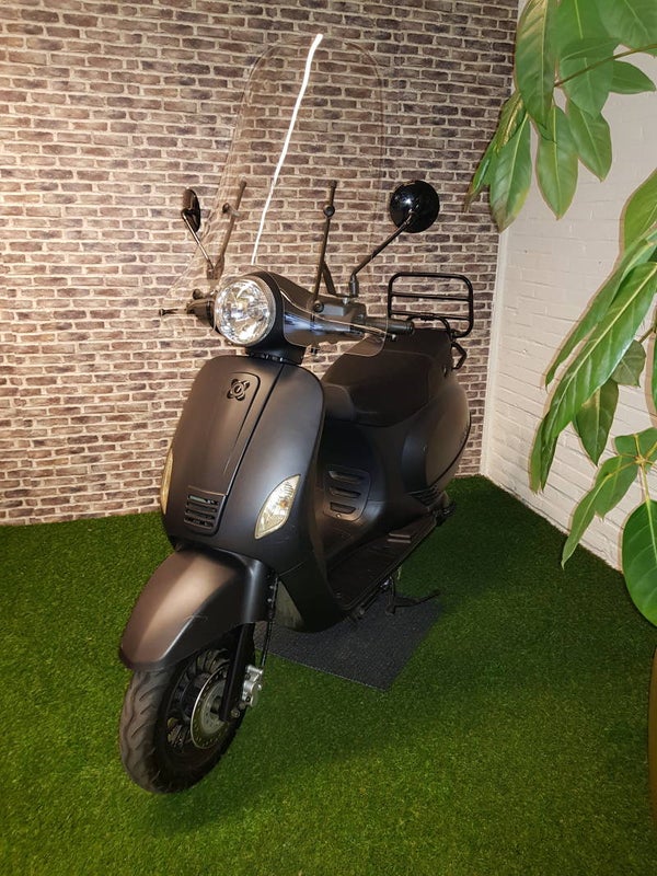 AGM vx50 brommer vespa look 2015