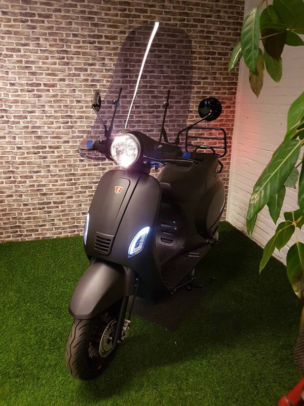 Actie! Nieuwe RSO Antraciet euro4 snorscooter vespalook 2020. Prijs all-in