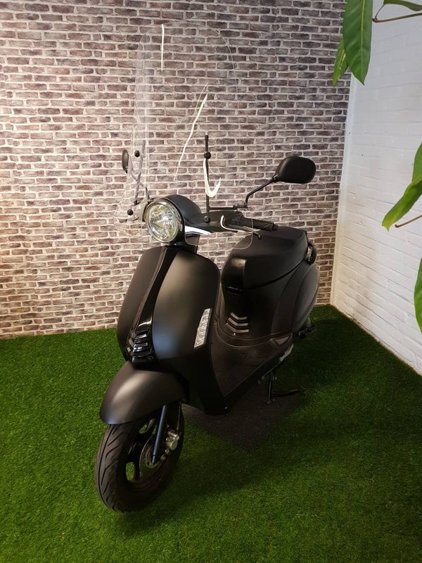 Zeer nette Senzo grace euro4 snorscooter 2018 1e eigenaar 