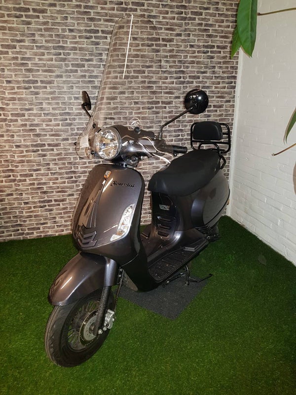 Zeer nette La Souris Sourini snorscooter 2018!