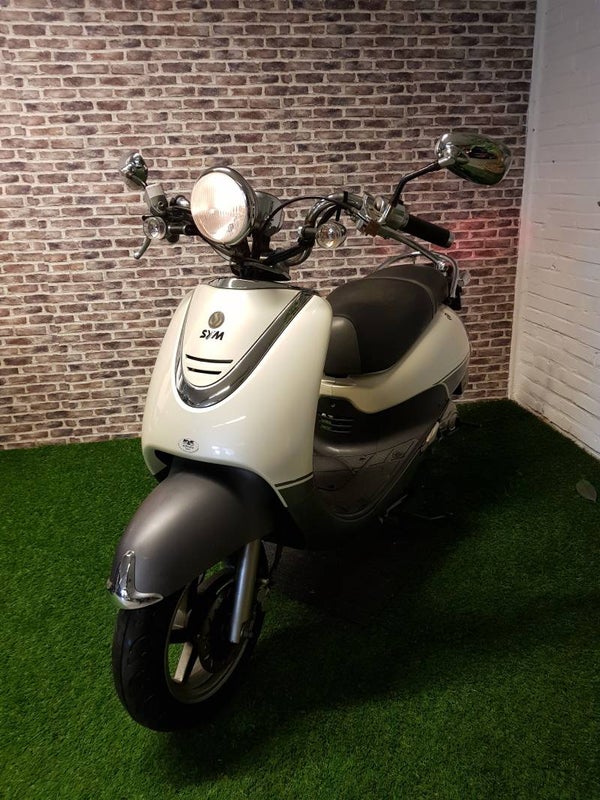 Zeer nette SYM Allo snorscooter 2011