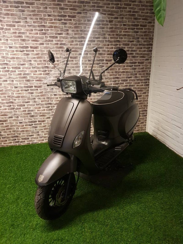 Zeer nette Turbho snorscooter vespa look 2017 