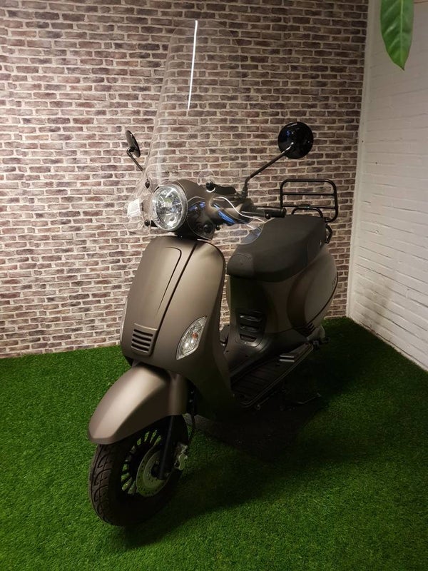 Zeer nette BTC RIVA snorscooter vespa look 2017