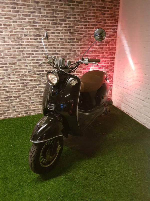 Zeer nette La Souris trendy retro snorscooter 2016!