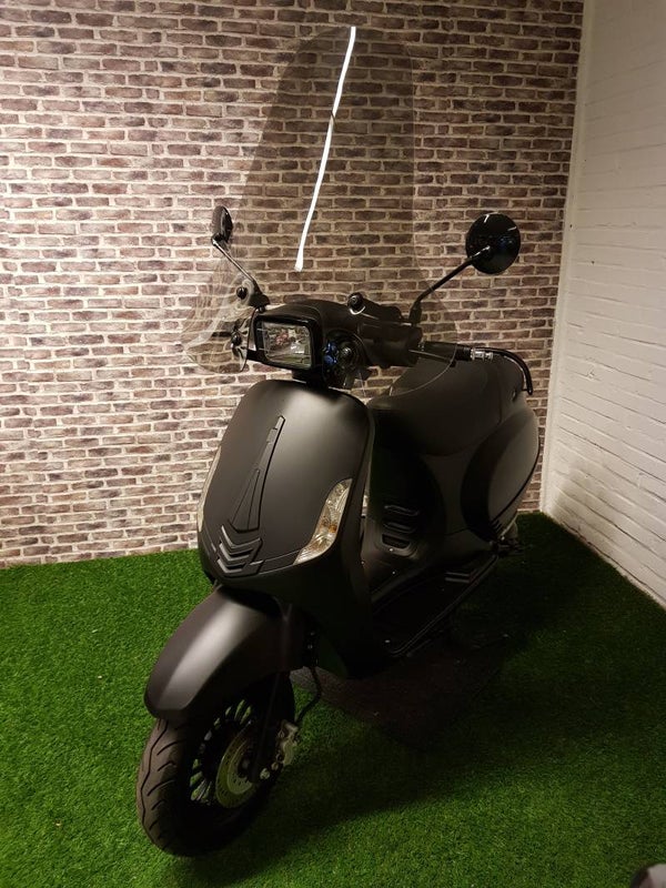 Zeer nette La Souris Vespelini S euro4 snorscooter vespa look 2018!