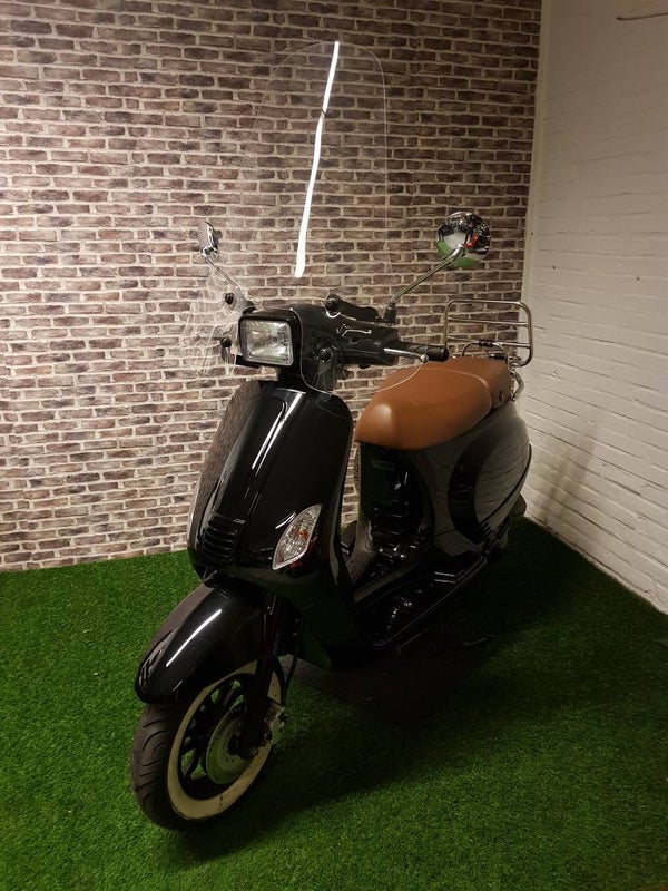 Zeer nette TYM snorscooter vespalook 2018