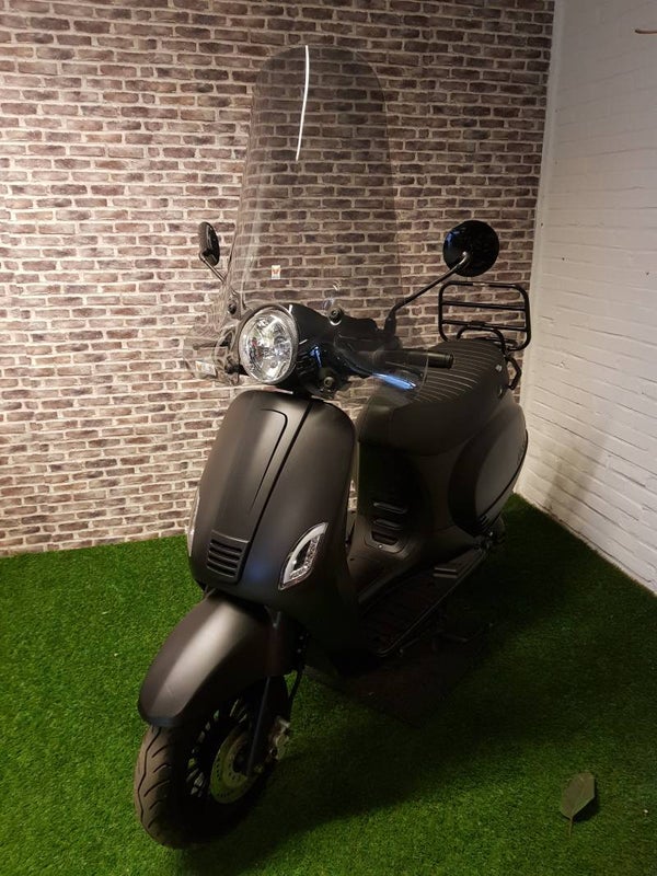 Zeer nette AGM VX50snor euro4 snorscooter vespa look 2019! 