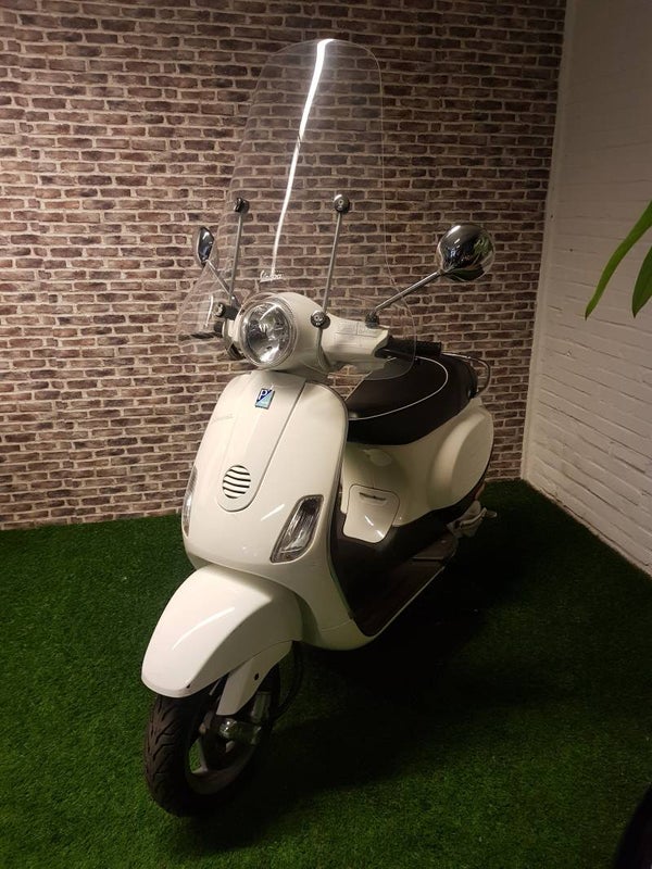 zeer nette Vespa lx50 snorscooter 2008!