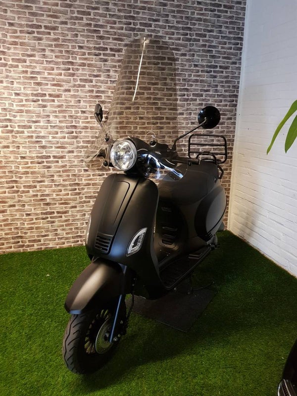 zeer nette TYM snorscooter vespa look 2017 met maar 4500km 