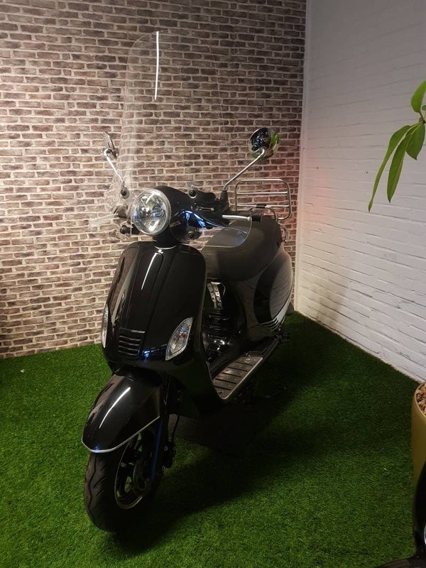 zeer nette Turbho rl50 snorscooter vespa look 2017!