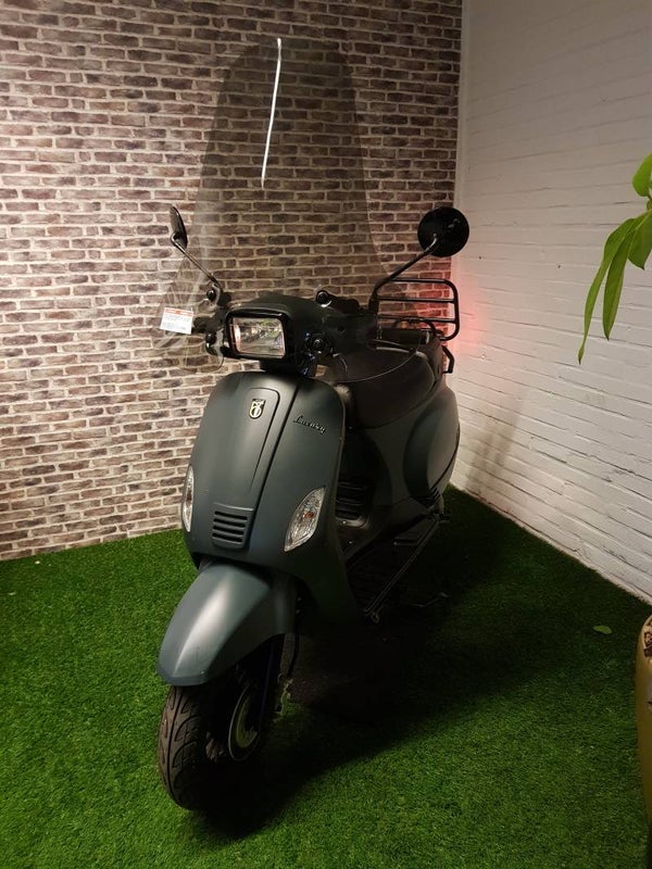 Zeer nette BTC RIVA brommer vespa look 2016 