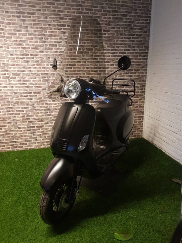 Zeer nette Turbho euro4 snorscooter vespa look 2019