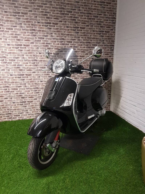 Zeer nette originele motor vespa GTS 300. Bouwjaar 2008