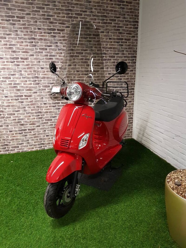 Zo goed als nieuwe Capri euro4 snorscooter vespa look 2019
