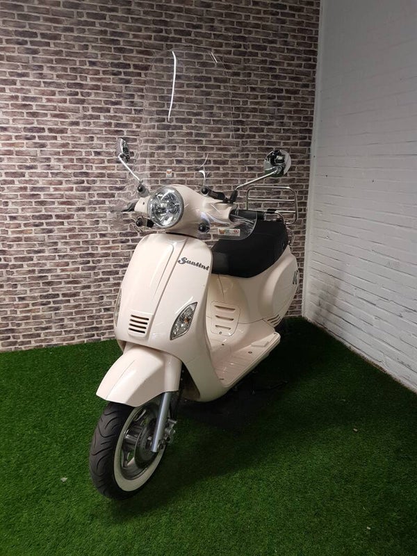 Zeer nette Capri snorscooter vespa look 2018!